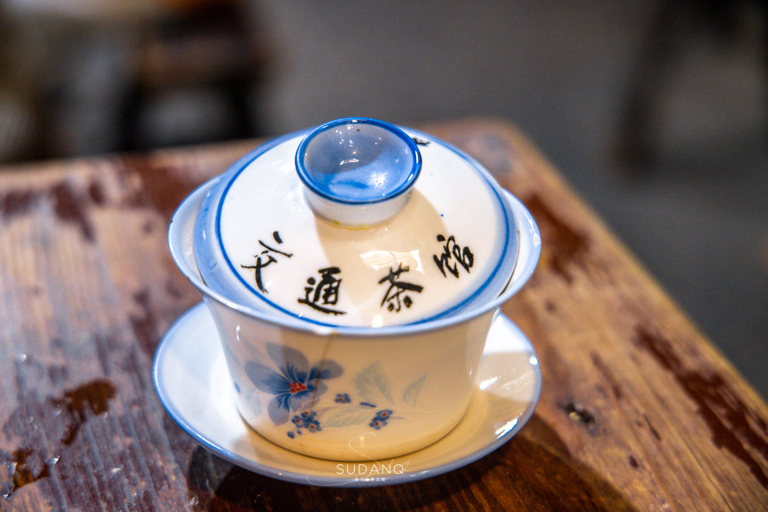 这家茶馆堪称“重庆唯一”，画家每月资助1700元，10元茶水随便喝