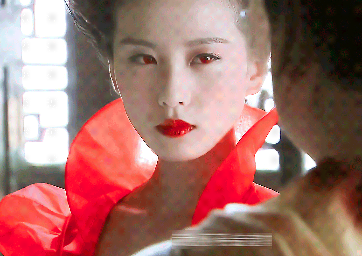 刘诗诗眼神霸气黑化出山,一姐气场全开,网友梦回《仙剑》龙葵_姐姐