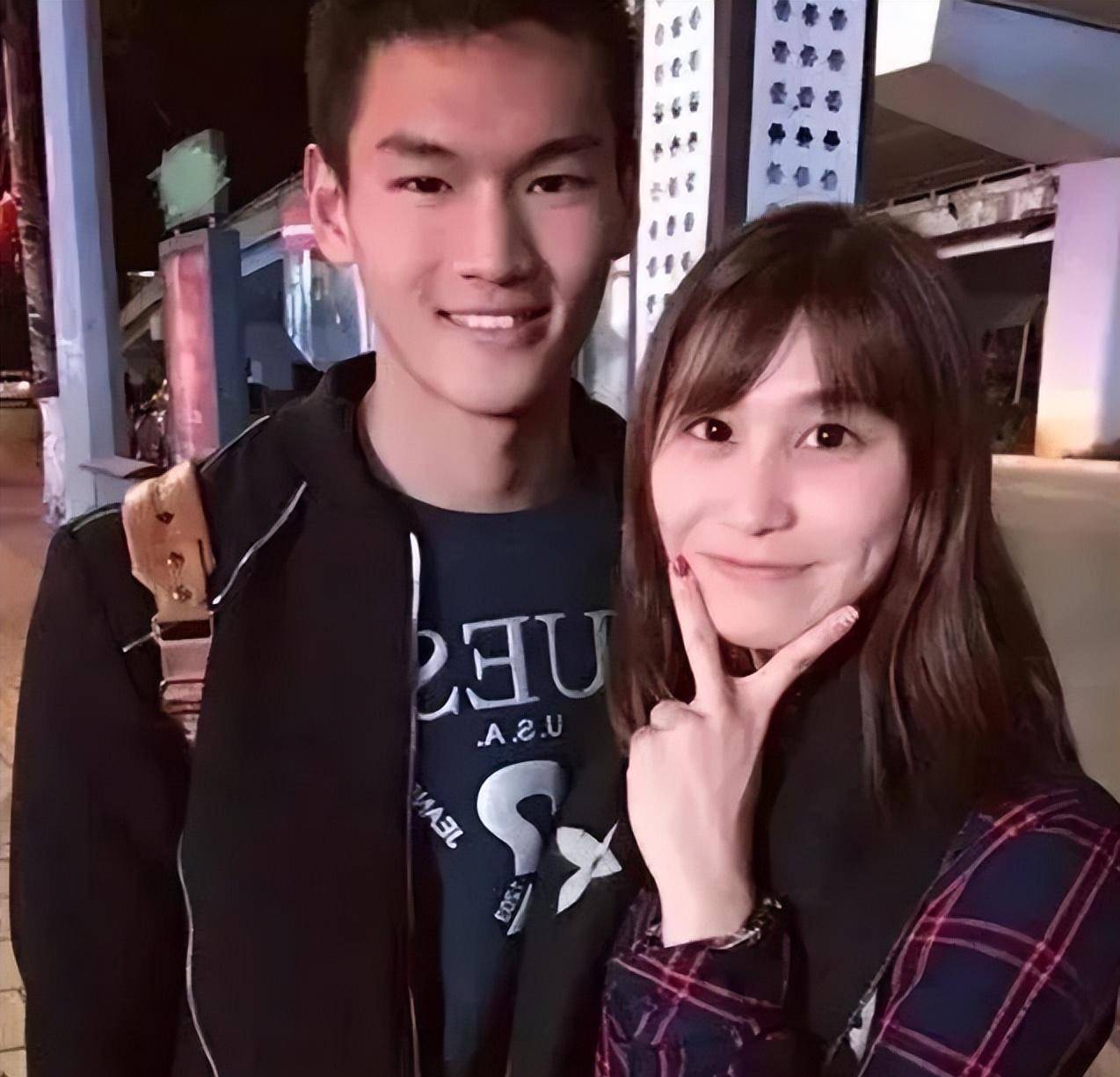 徐嘉余疑似劈腿前女友,下头男,余生请多游泳