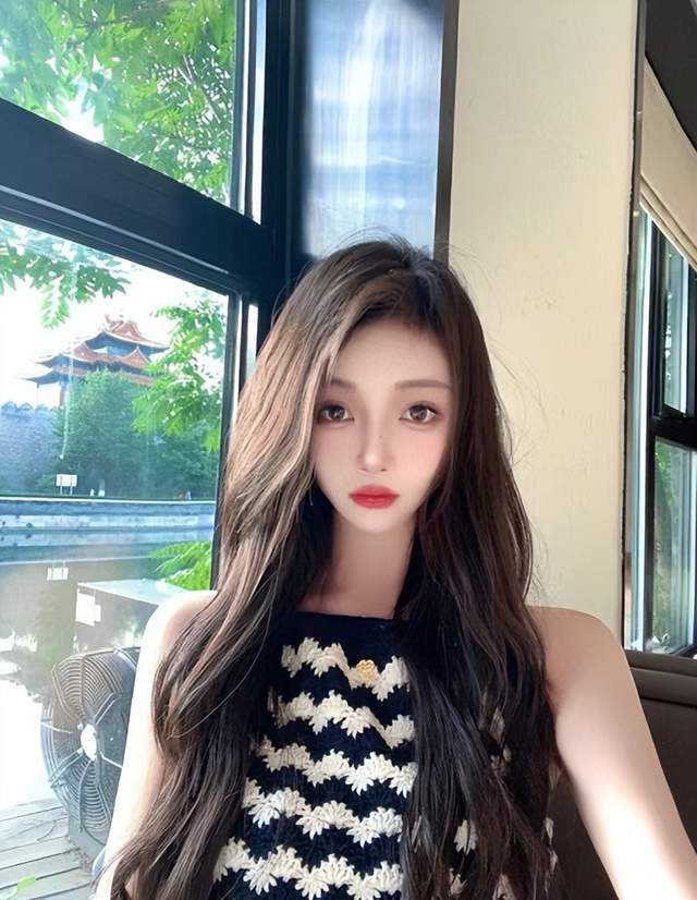 原创悍将齐麟女友晒假期游玩照四人出行逛新疆被网友吐槽人模鬼样