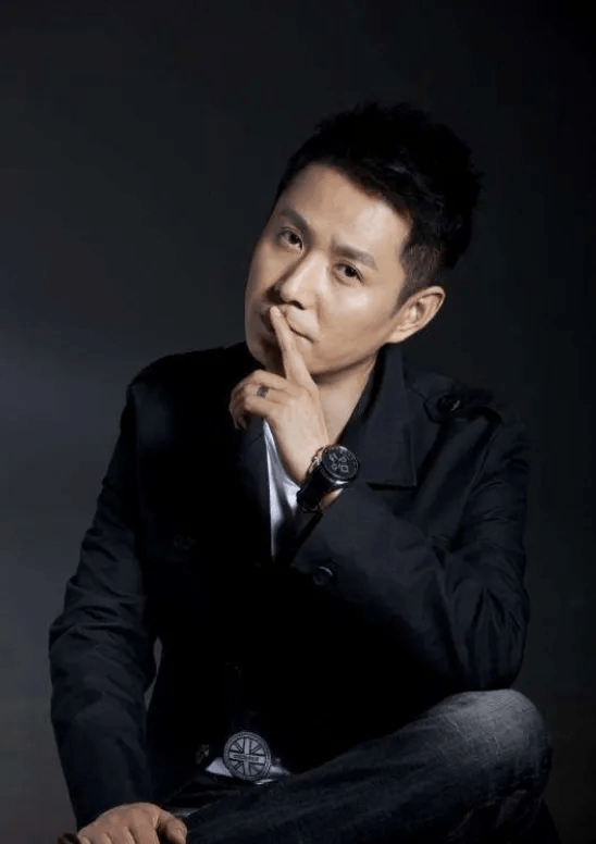 演员郭广平:娶小11岁妻子,36岁做父亲,15份报纸背后的带泪父爱_常小川