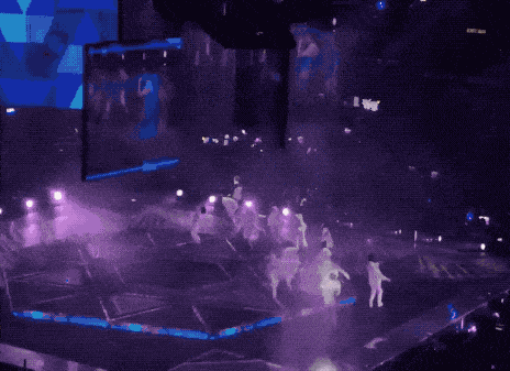 顶流演唱会巨型LED屏高空坠落,舞者似被拦腰劈断,陈奕迅也曾因舞台事故受重伤-舞儿网