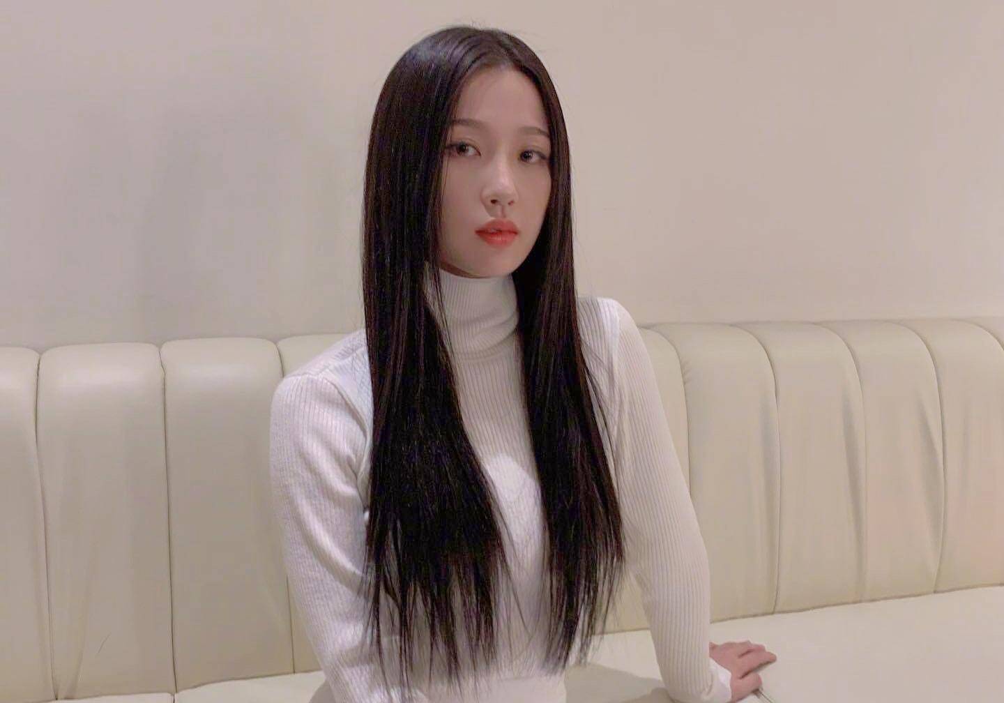 原创虞书欣原来是童年策划中的她齐刘海的学生模样和现在反差好大