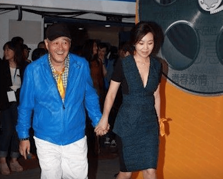 身价上亿的她认赵本山当哥,离婚后3次吃“嫩草”