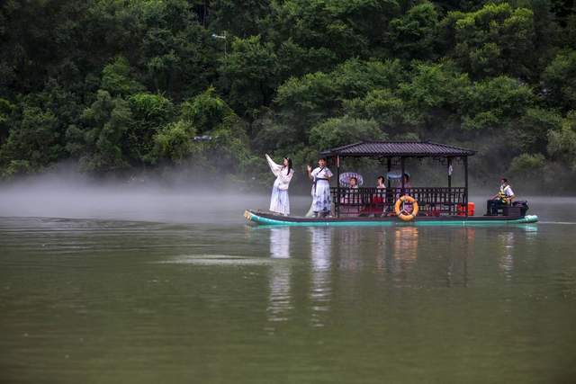 “游本溪水洞 享夏之清凉”本溪水洞举办媒体及旅游达人采风活动