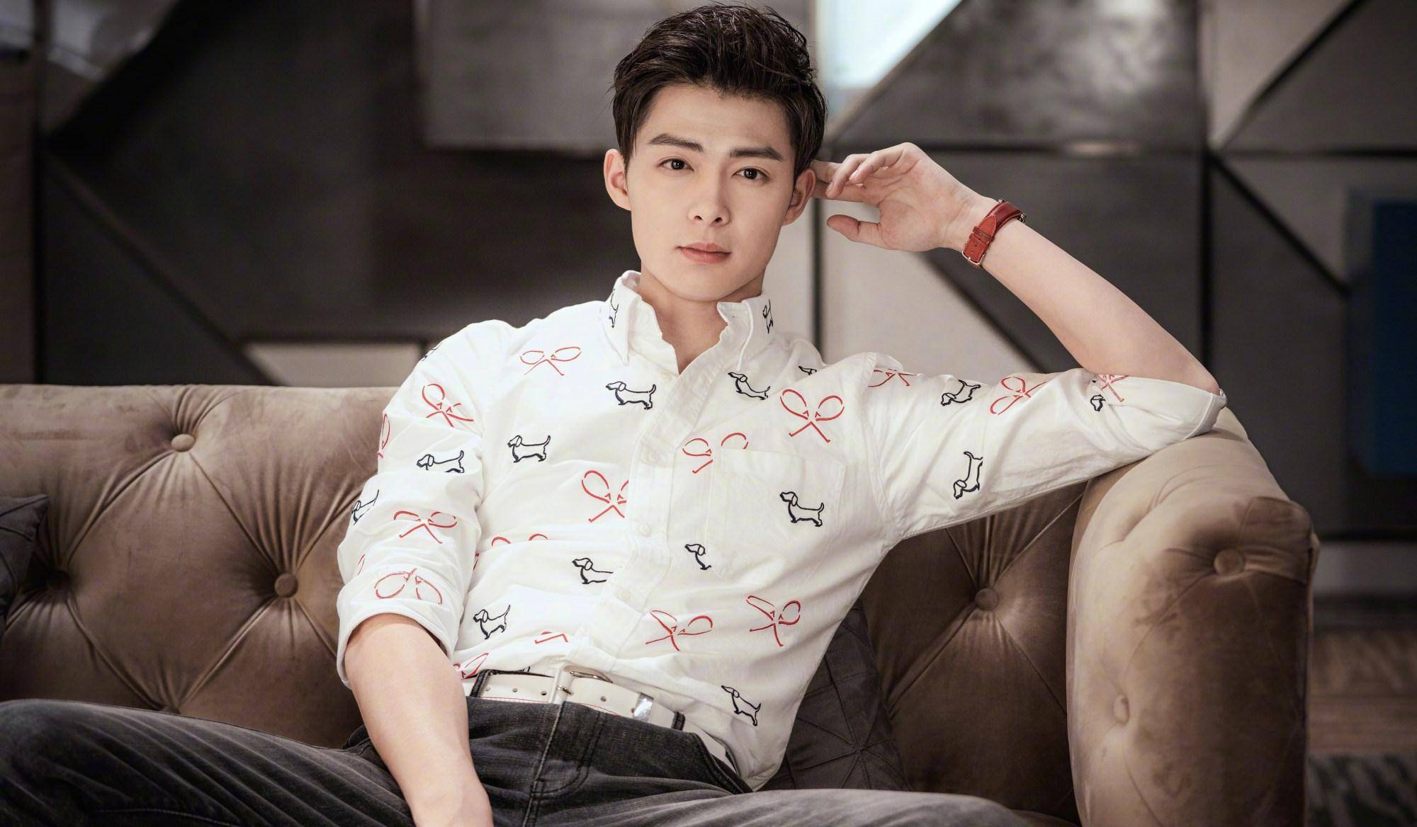 原创张铭恩带美女回酒店被拍被网友嘲讽怎么又换人了