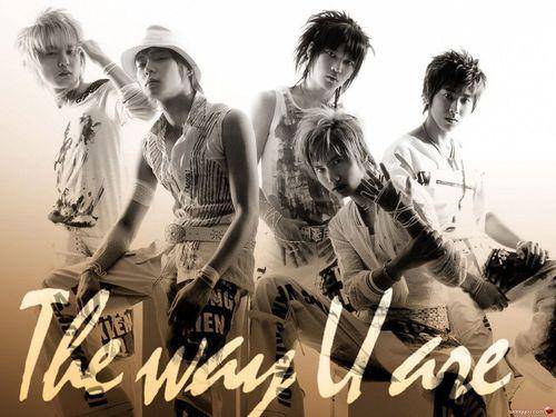 原创当年大火的东方神起5人变2人暴雨4小时全开麦零失误火上热搜