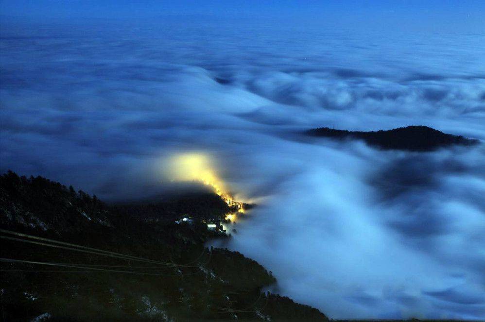 峨眉山金頂奇景日出雲海佛光聖燈