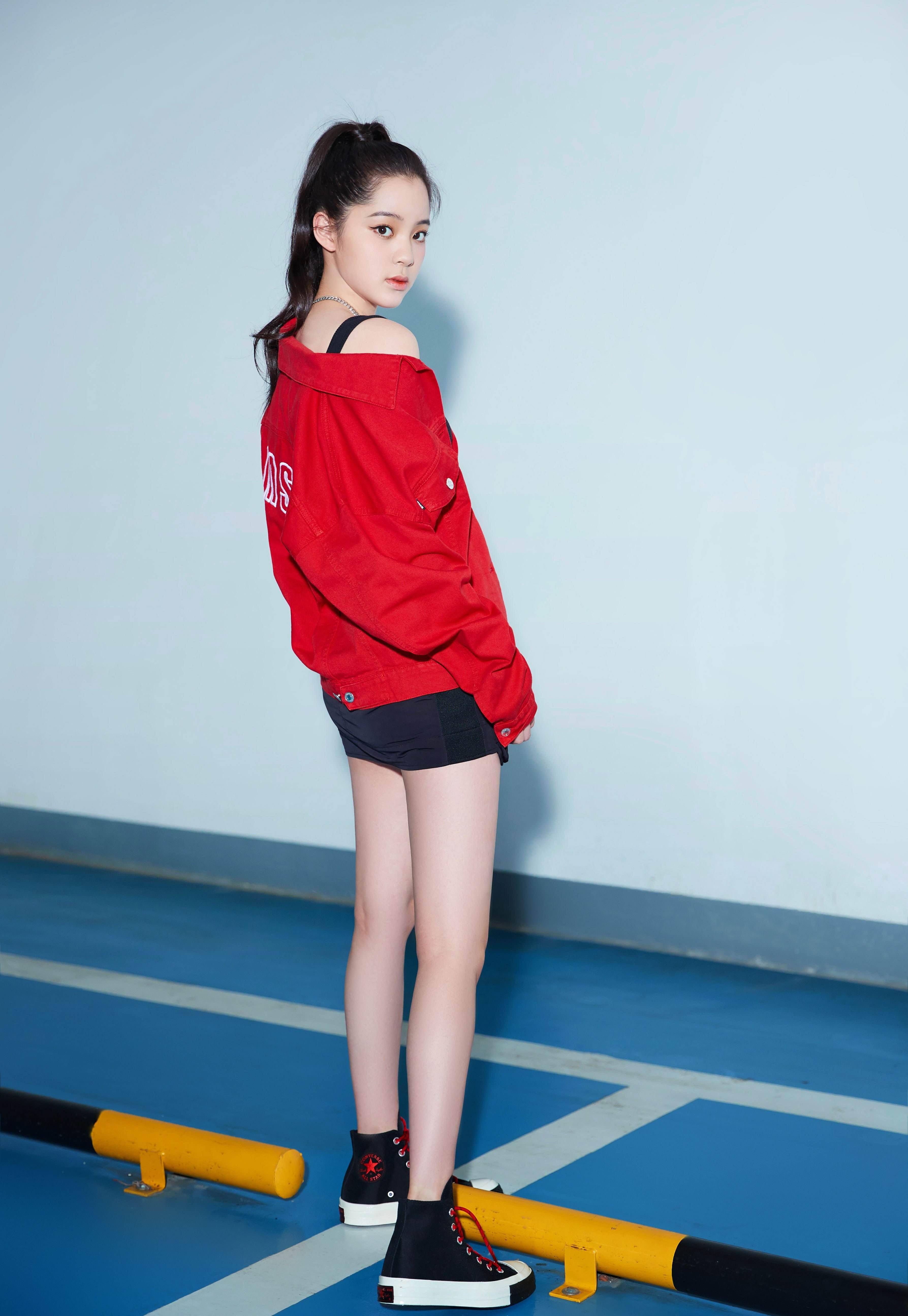 原创王菲14岁女儿李嫣染发又炫富00后星二代们太潮太野了