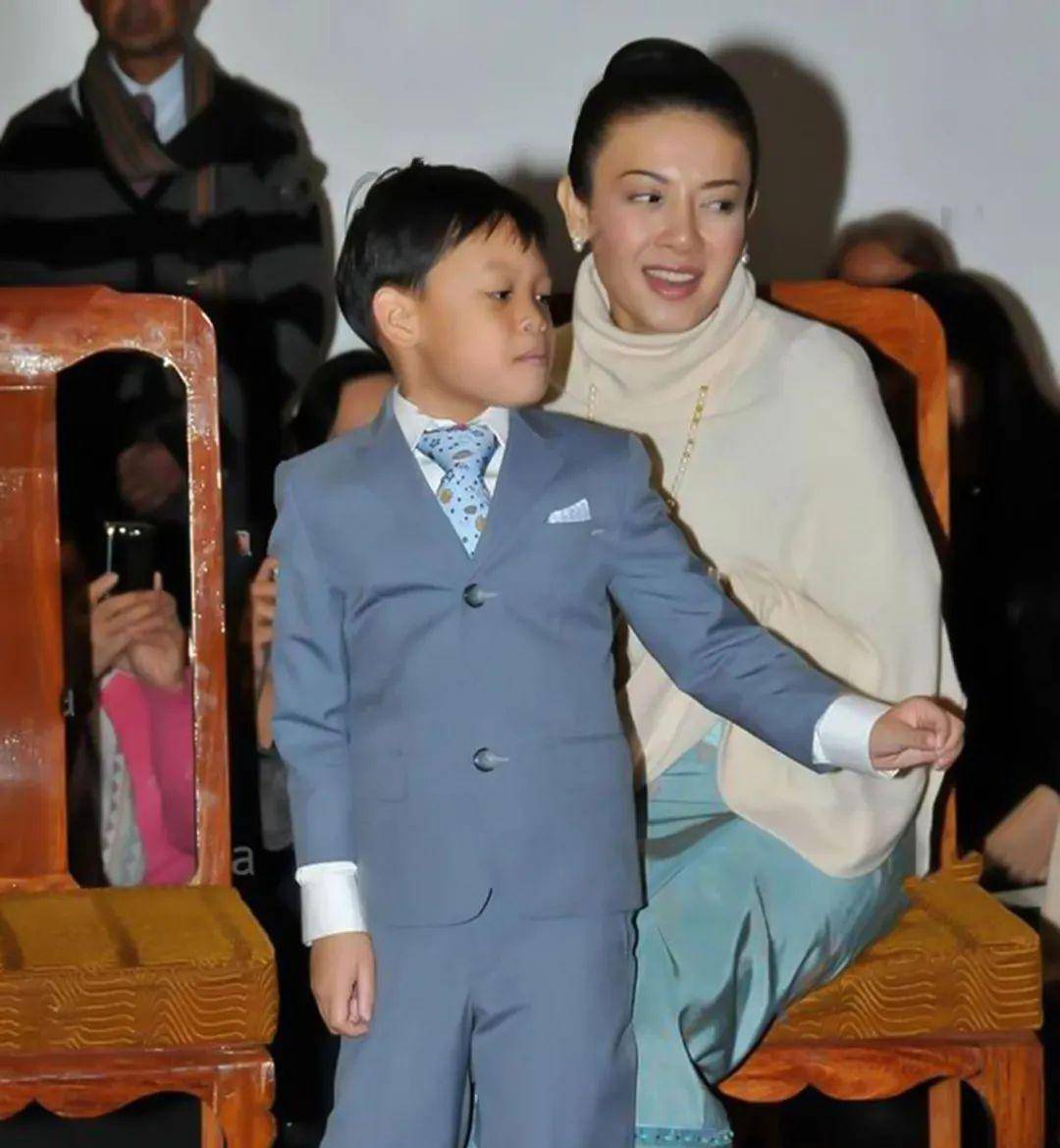 祝福诗丽吉王太后生日时,晒母亲照再次引人关注_提帮功王子_拉米_王室