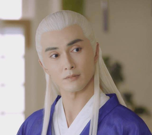 枕上书:高伟光白发帝君造型够帅,看到替身演员,粉丝:请原地出道!