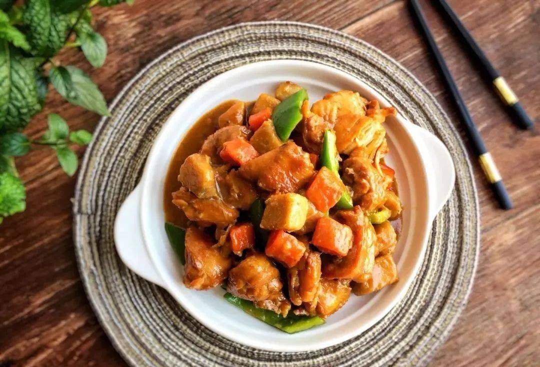 用芋头烧鸡块简直太好吃啦每次都要多准备些米饭