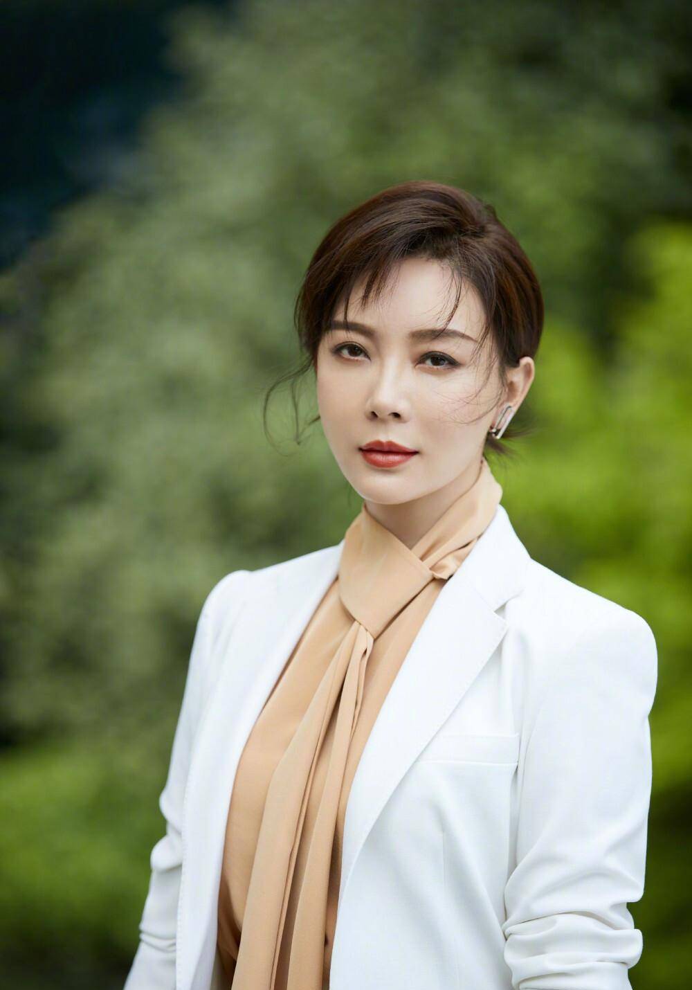 以上六位女明星就属于年纪越大越漂亮的类型.