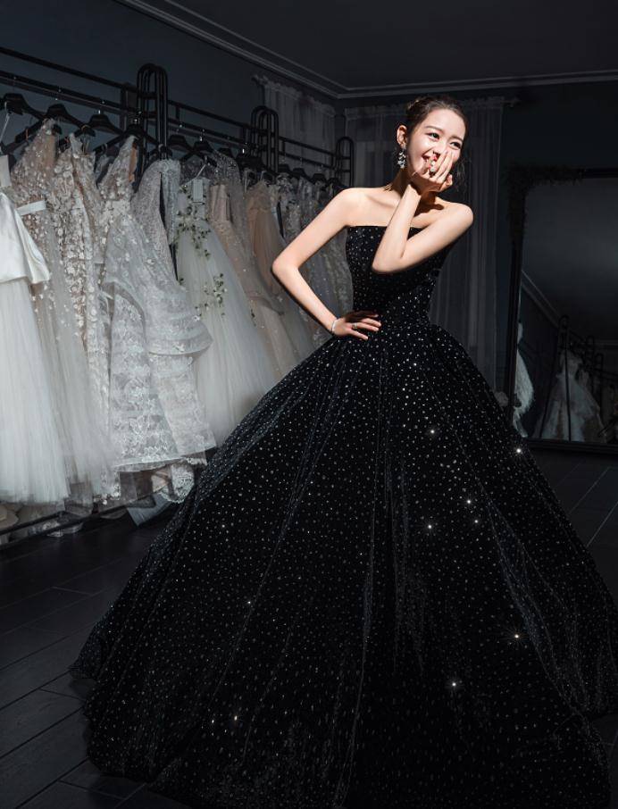 闪闪发光的星空裙,浪漫梦幻明星都爱,谁能穿出仙女感?_一身_身材_裙子