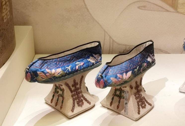 秘密藏在这两处_花盆_高底_清宫