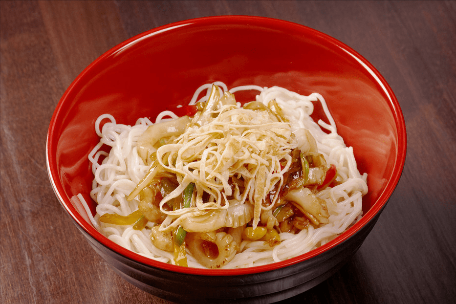 巧芽面,就是豆芽搭配煮的面,做这个面的时候,绿豆芽一般都是提前生的