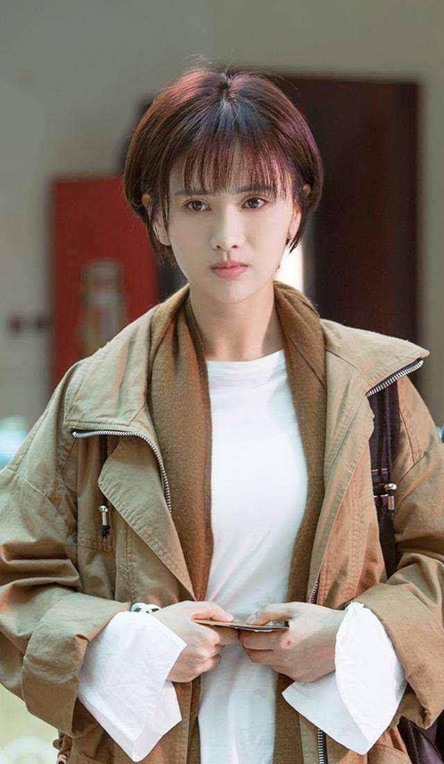 重生和白夜追凶:同为助理,这个眼睛像邱淑贞的姑娘更胜一筹_关宏峰_周