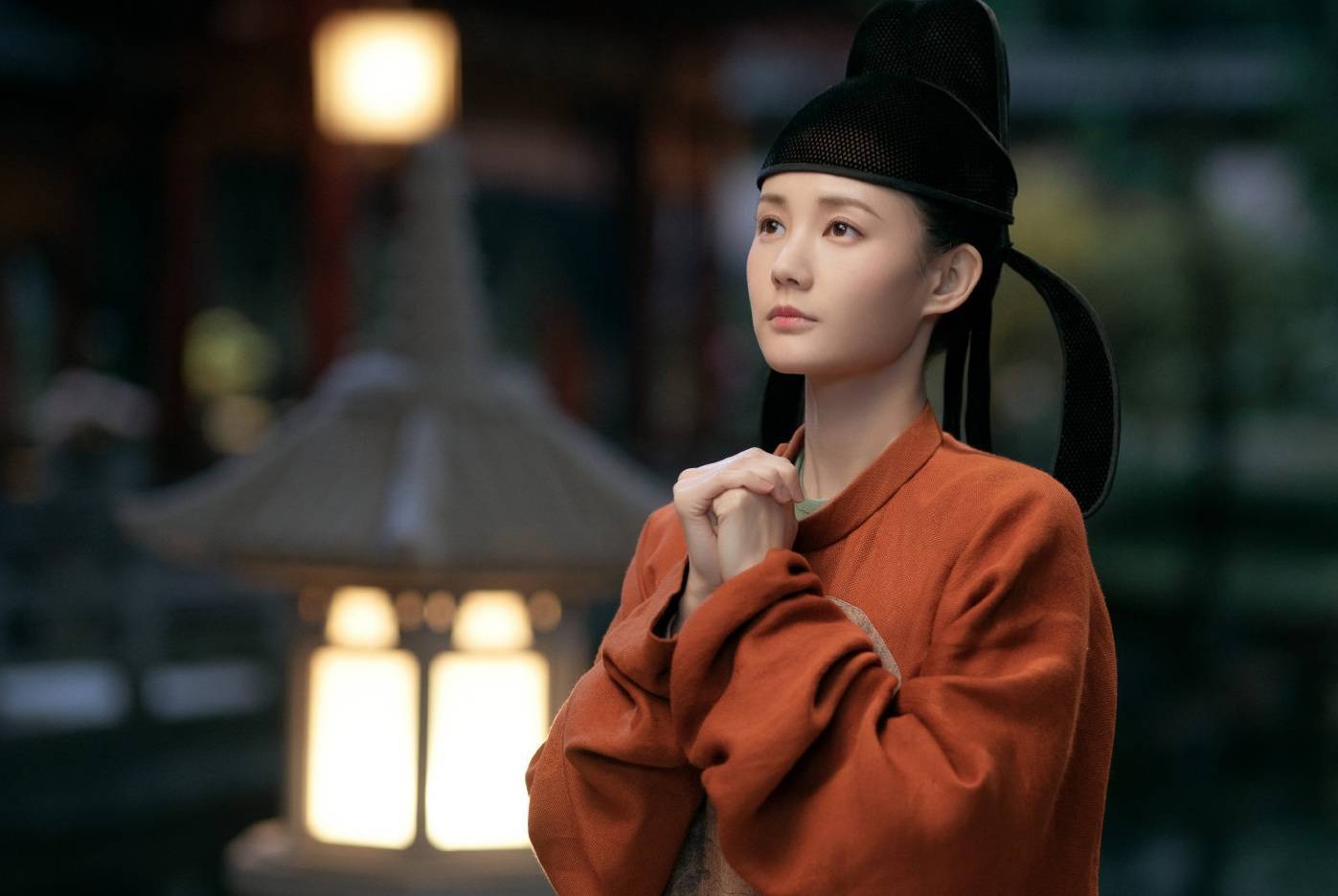 况且李一桐在2021年也推出了不少小有热度的作品,无论是《了不起的