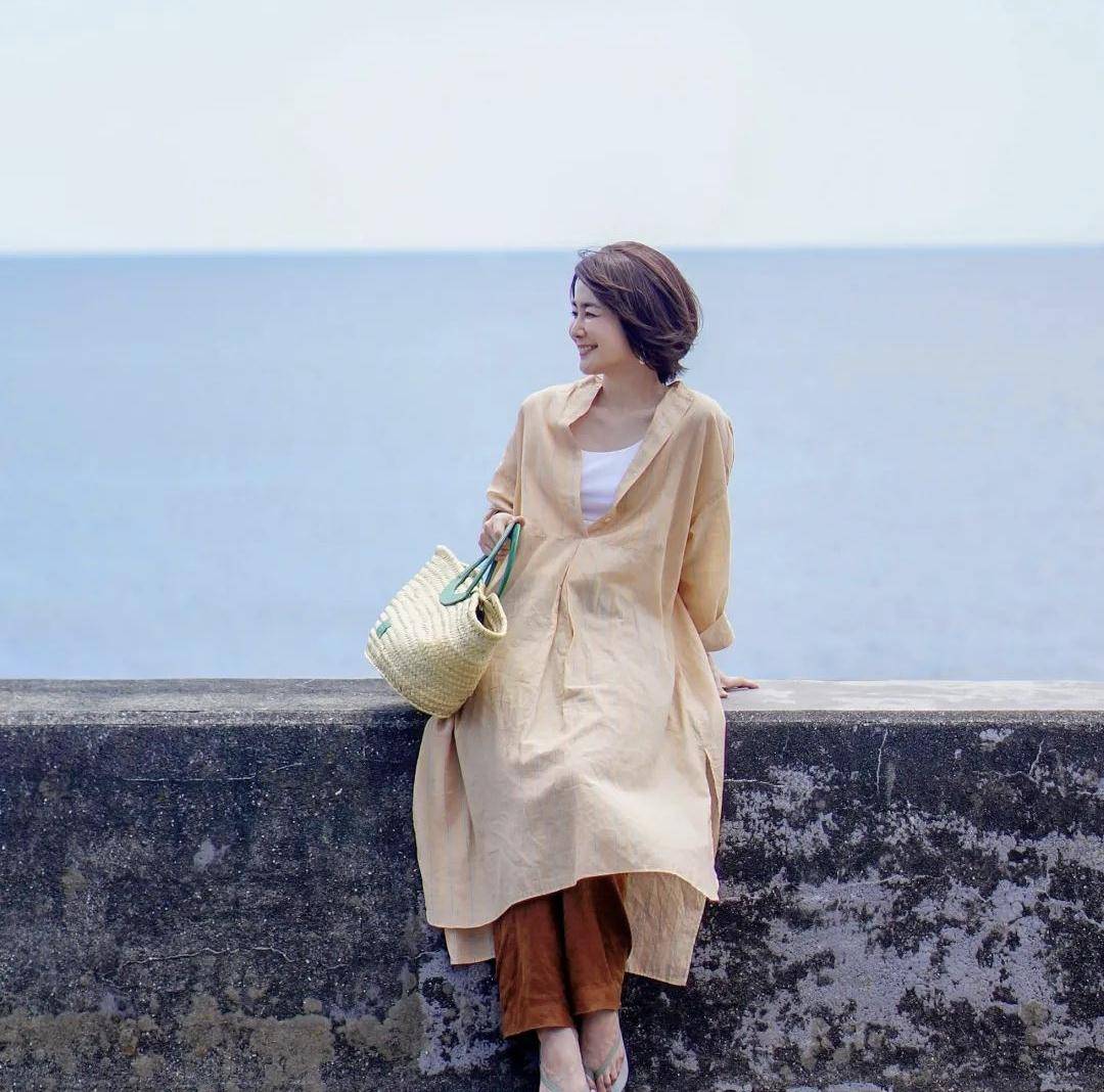 原创六十岁女人少穿妈妈装日本主妇的夏季穿搭就很减龄特时髦