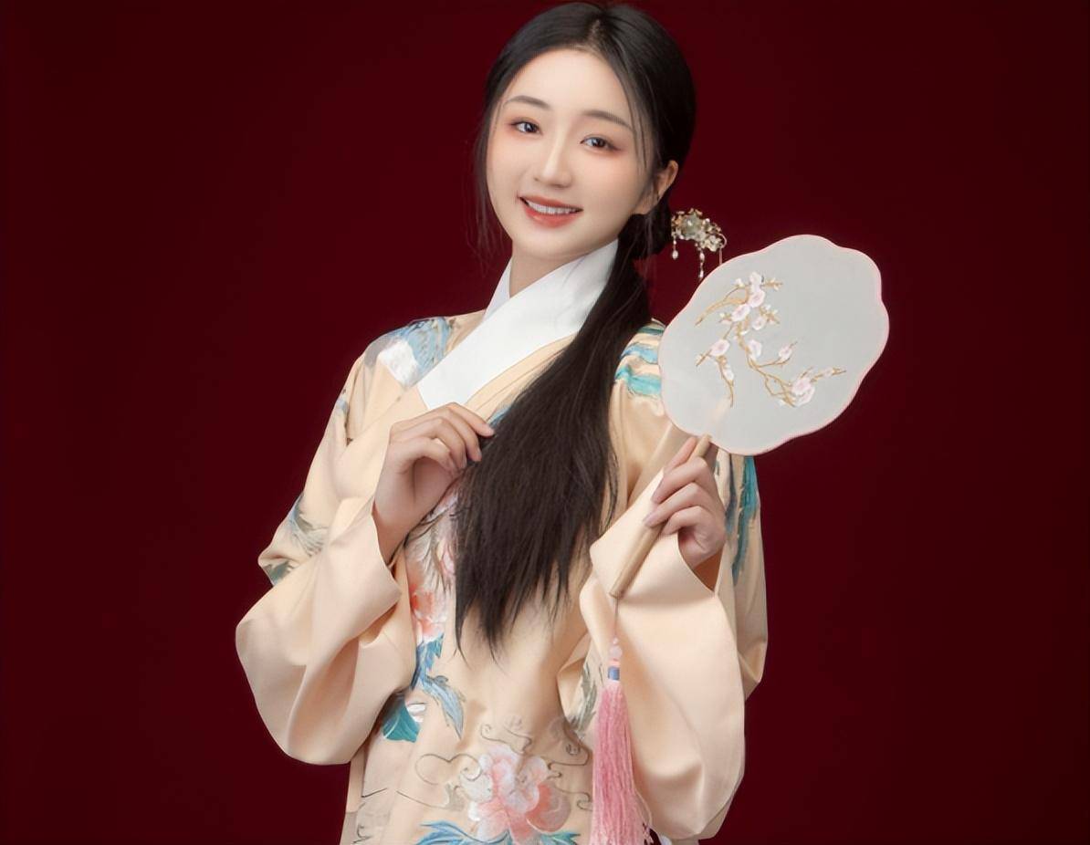 网红辛巴准备力捧女艺人徐捷放话她虽然做的类目窄但听我话