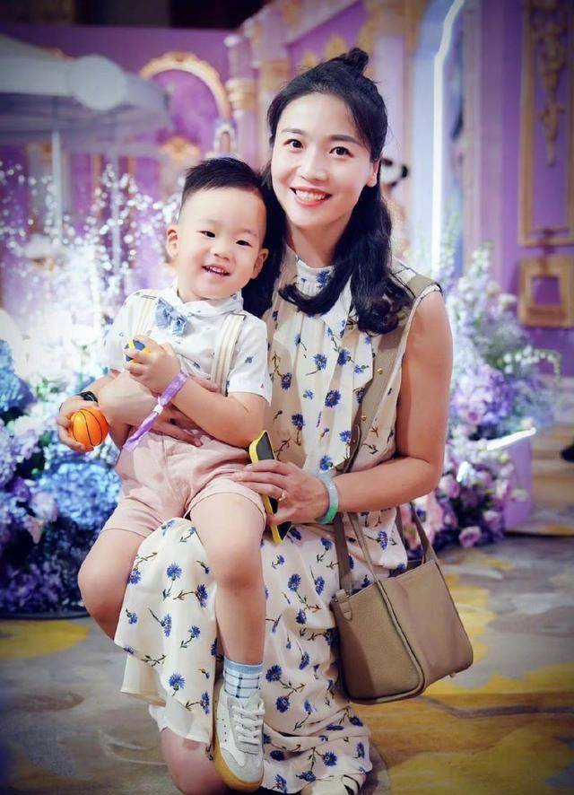 原创心疼魏秋月在七夕贴出老照片两人近在咫尺却无法重逢