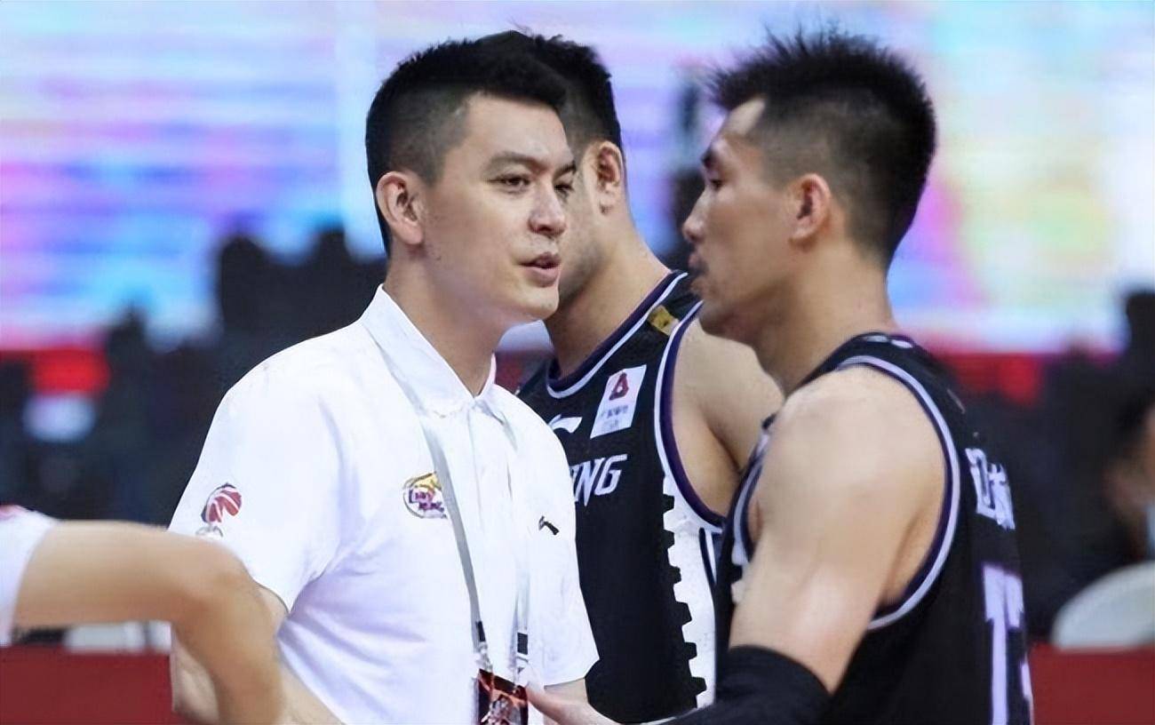 苏群也撰文谈郭艾伦要走,表示这次郭艾伦决心很大,而且不是为了钱