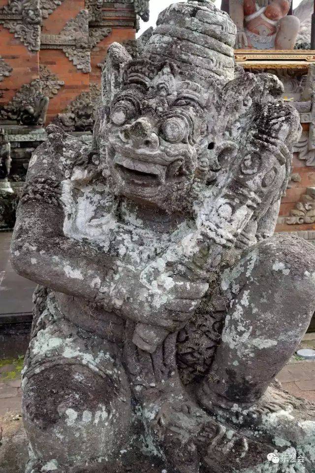 巴厘岛：沧桑神庙古石雕群