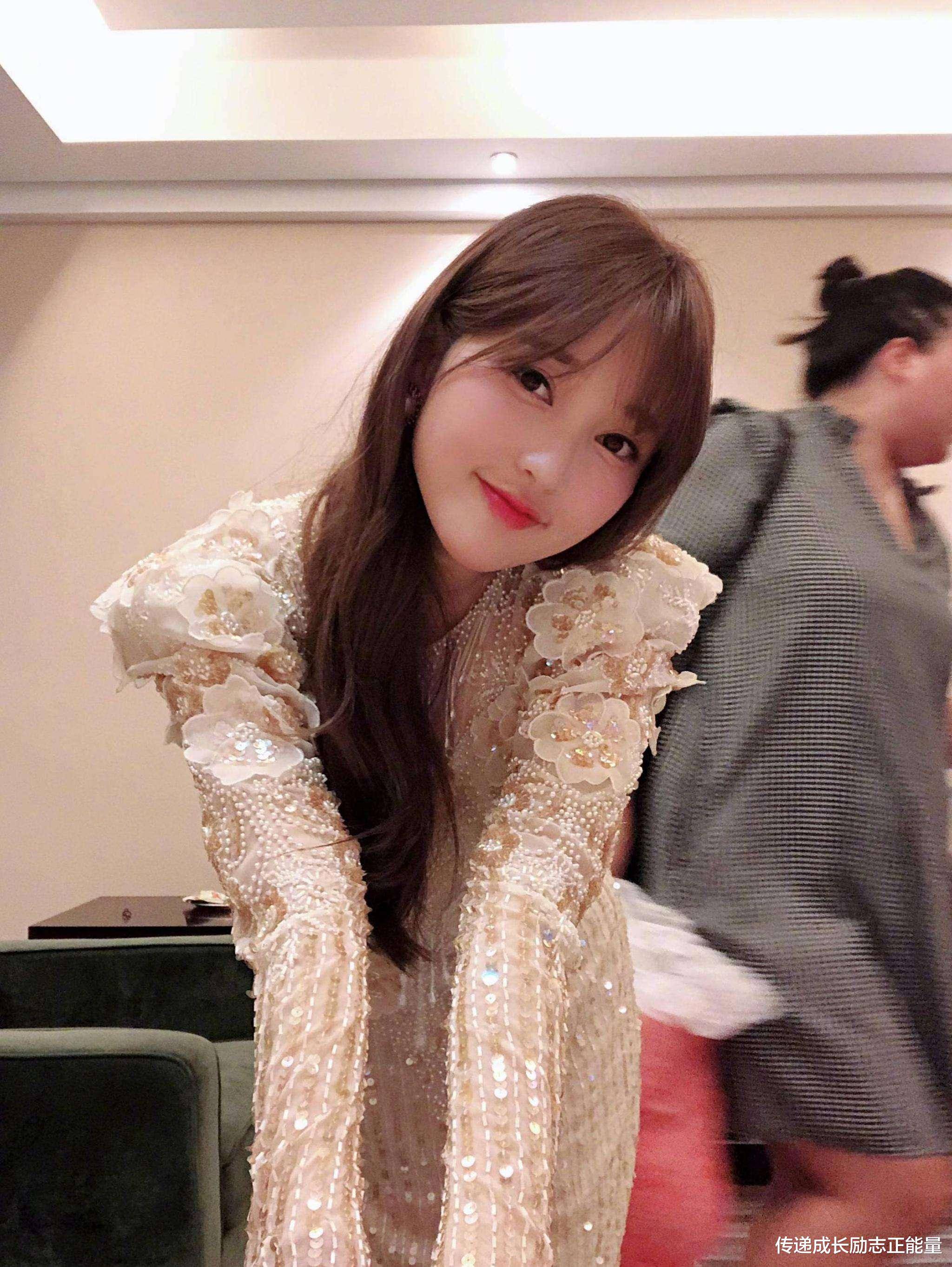 金莎甩掉甜美标签,造型超帅气,容颜与实力兼备的她,真心不错_漂亮