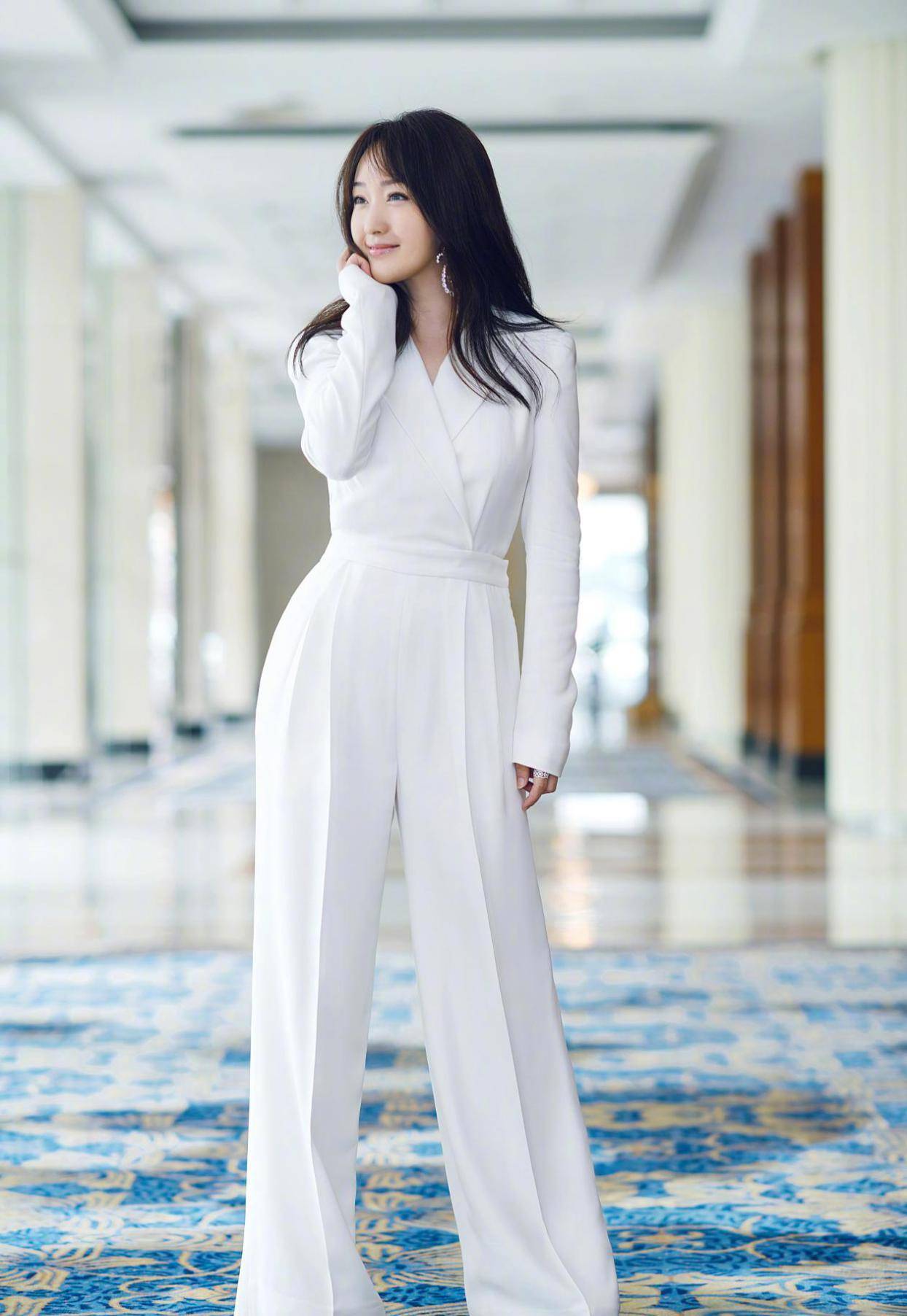 原创杨钰莹小个子身材却撩人穿泡泡裙秀时尚身材158cm美出新高度