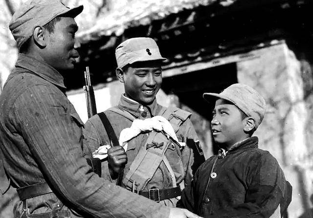 盘点老电影中的10位小英雄形象嘎子冬子海娃都是少年偶像