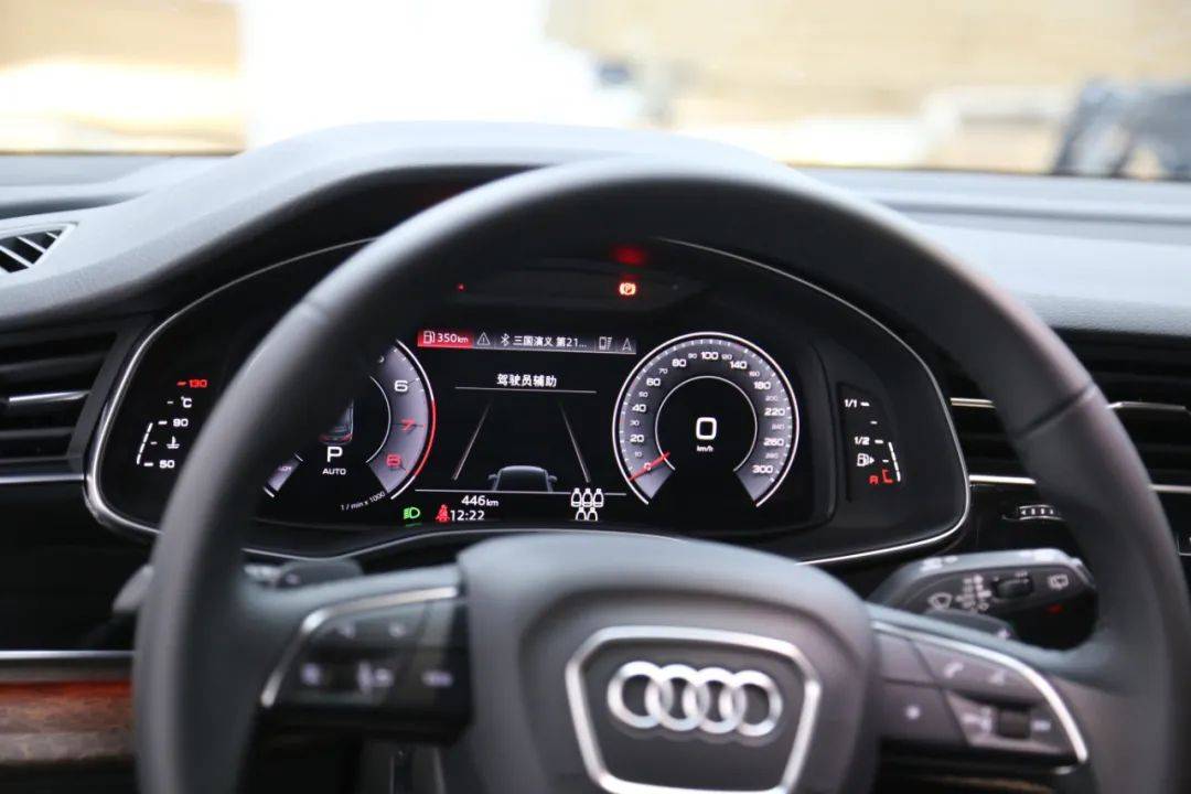 但是a6的液晶仪表是一个全液晶仪表盘,相当于一个显示器,我们平时也不