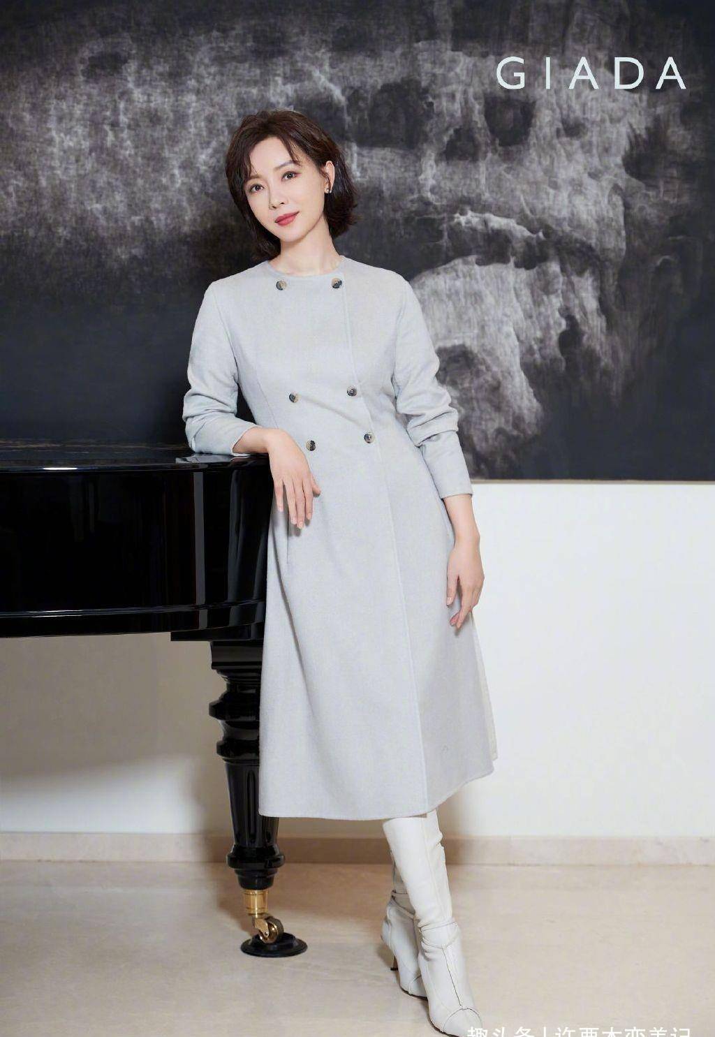 女人再懒,穿裙子也别配丝袜,学学陈数这样来穿,时尚显高级_鞋子_风格