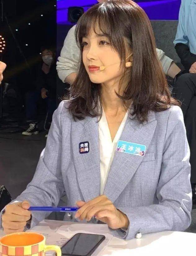 原创李思思王冰冰同框一个疑嫁60岁富商一个疑隐婚谁是电视第一美