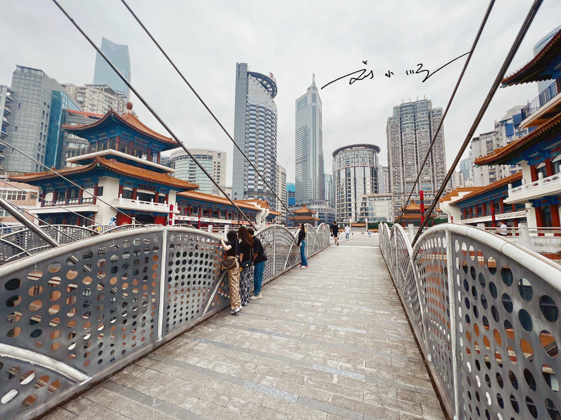 原创重庆另类的网红打卡地只是医院的门诊楼却吸引了大量游客