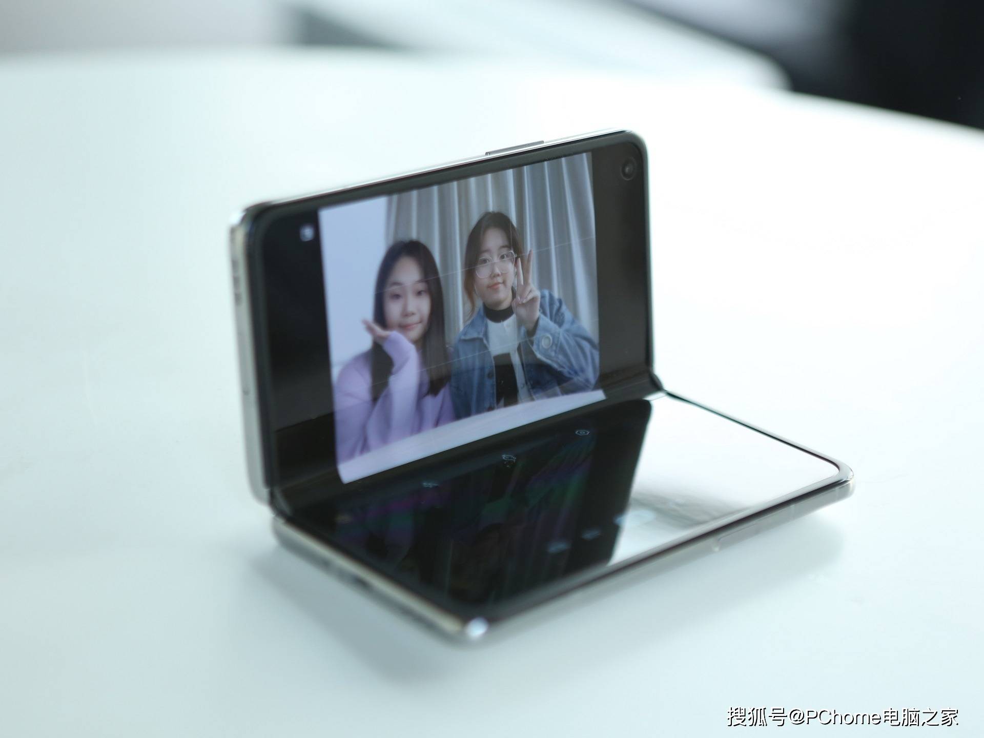 OPPO Find N新增帐篷模式 外屏观影自带支架_https://www.jinrisc.com_站长资讯_第3张