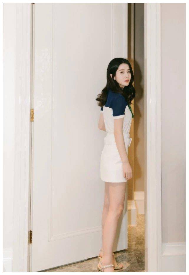 靠一双"天使腿"征服周星驰,见她穿短裙效果,网友:名副其实