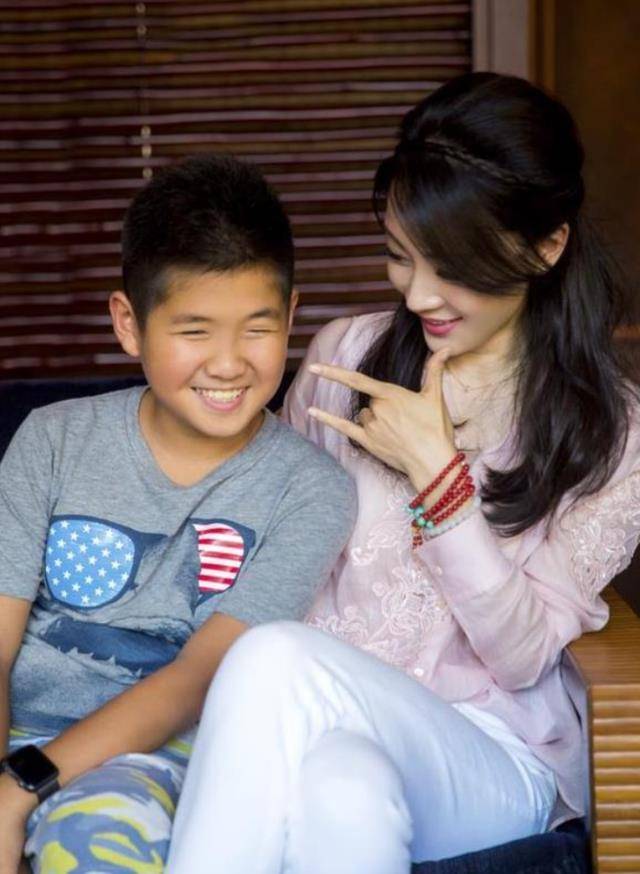 原创赵胤胤：二婚携子迎娶气质女明星陈数，婚后二人幸福甜蜜惹人艳羡