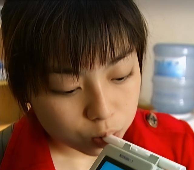 湖南23岁女孩千杯不醉,喝酒如喝水,记者见状心服口服_刘静_酒量_反应