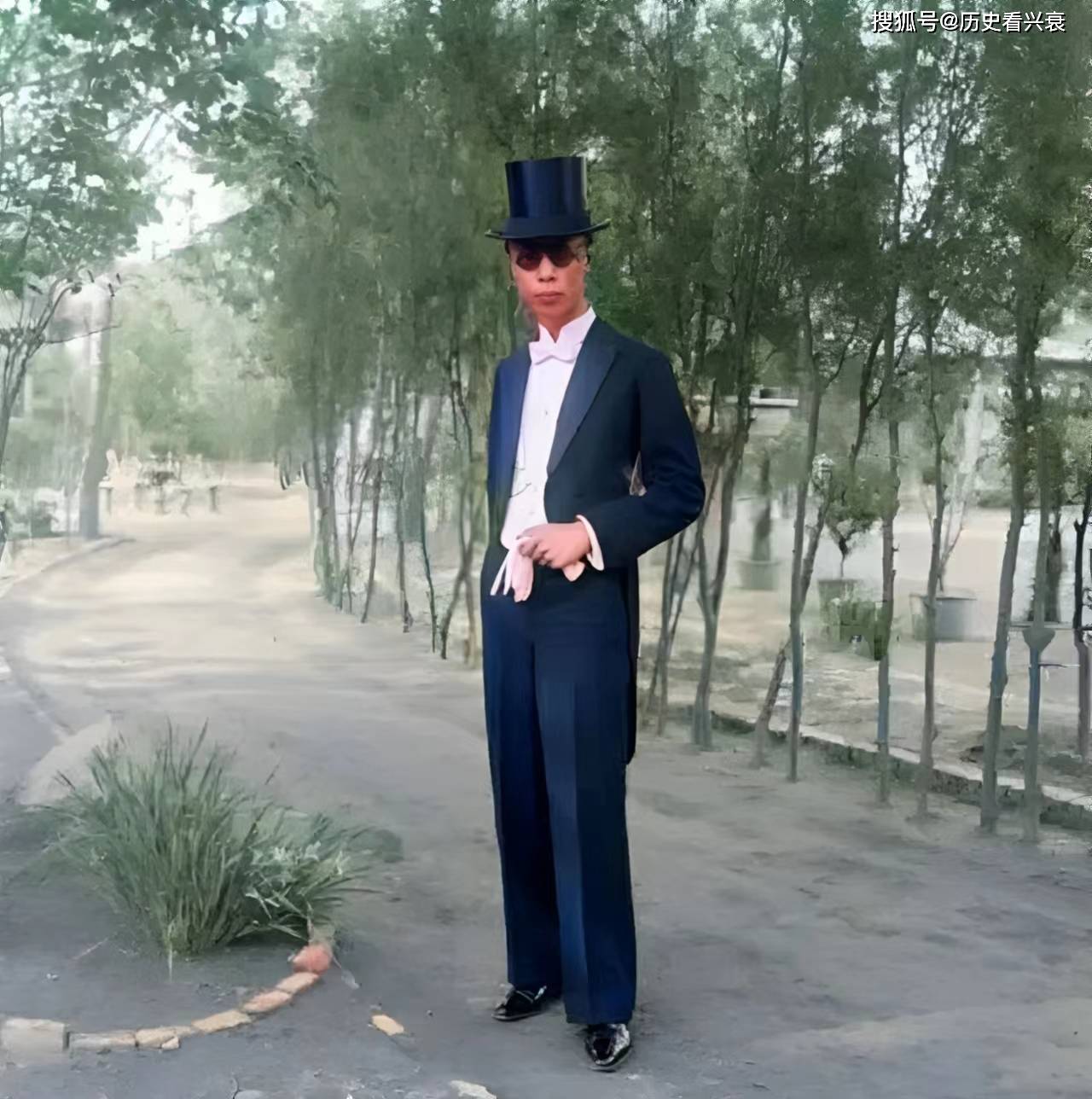 原创老照片：年轻时候的佩洛西，张国荣与王祖贤在日本的合影