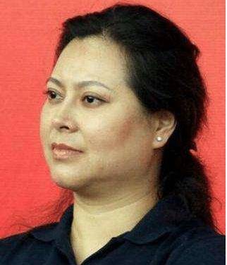 原创唐国强前妻除夕夜身亡面对质疑借女洗白二婚娶小12岁的她