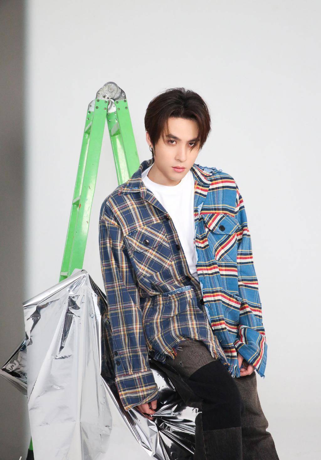 符龙飞济南演唱会后,mic哥仨复出,大片商务新歌巡演都安排上了_约翰