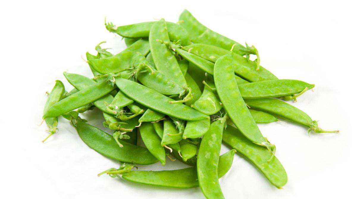 炒荷兰豆时做多这一步,颜色翠绿,质嫩脆爽,女人更要多吃哦_胡萝卜_做