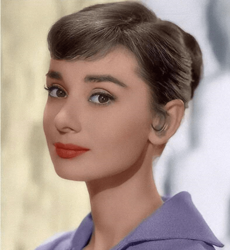 美不自知奥黛丽·赫本:42码大脚,流产过5次,养一头鹿做宠物_奥黛丽