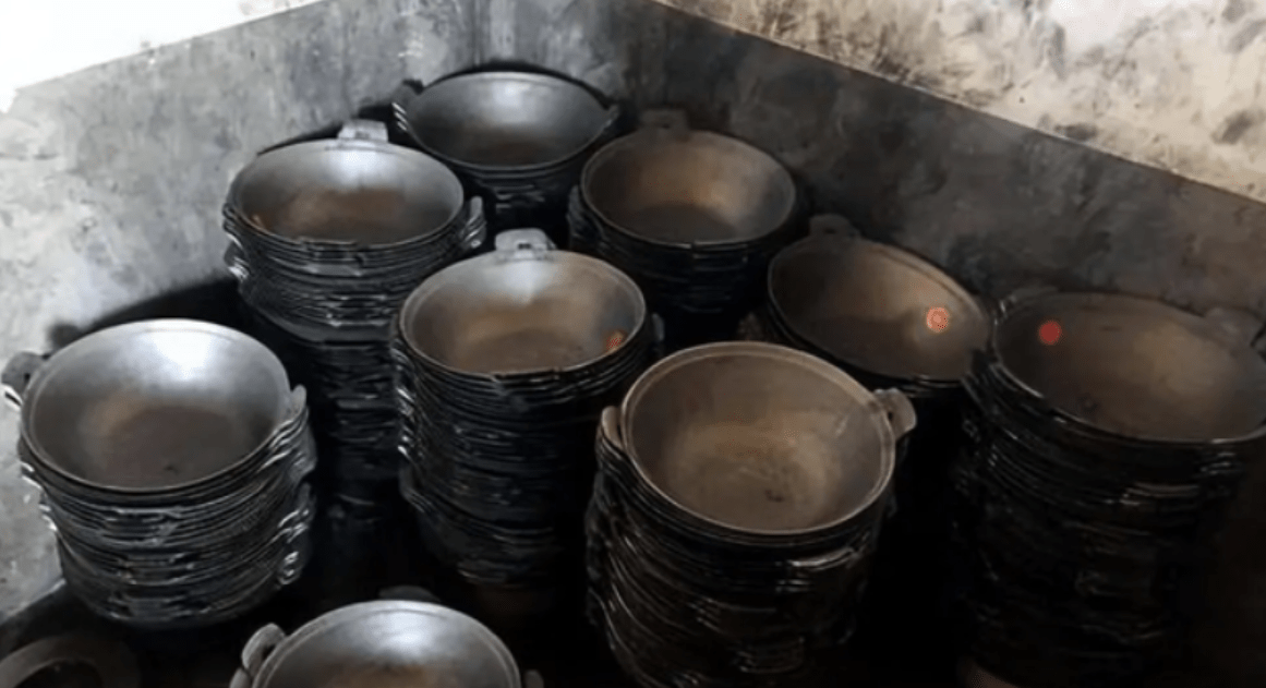 央视曝光"夺命铁锅",每年流入市场50万口,怎样鉴别毒铁锅?