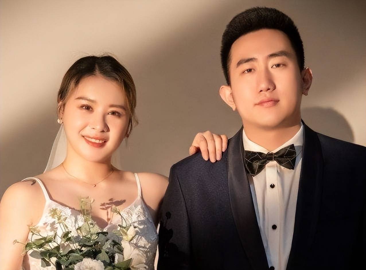 全红婵师姐晒全家福:丈夫威猛女儿呆萌_汪皓_跳水冠军_伤病