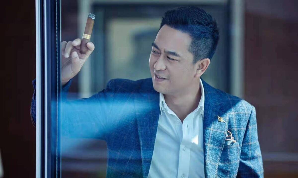 邓超在《少年天子》中一举成名,随后在《少年康熙》,《明末风云》