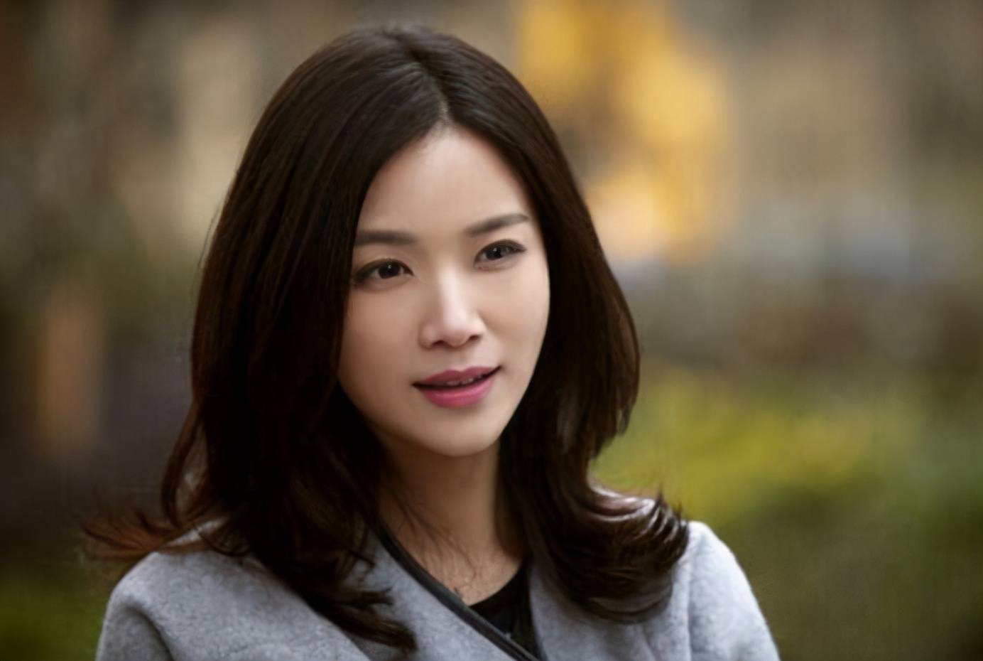 她26岁大火,苦恋陈思诚3年,闪婚嫁富豪2年后,为何被净身出户_曹曦文