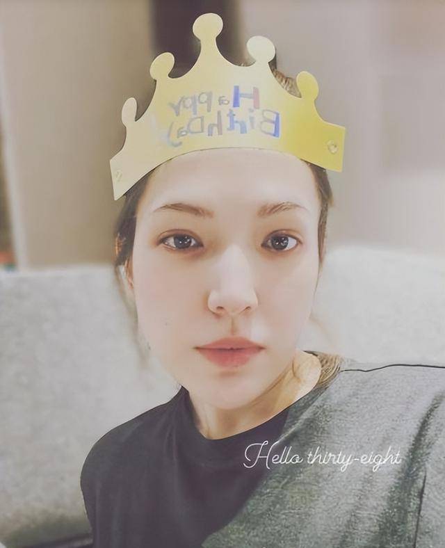 许维宁38岁生日,邱泽点蜡烛庆祝,许维宁开心地笑_女神_许卫宁_照片