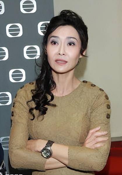 叶玉卿:拍风月片一脱成名,事业巅峰时嫁入豪门,后来