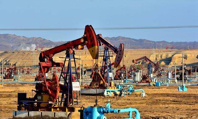 新疆最“富”的景区：脚底下是万吨石油，还有专门的石油湖可参观